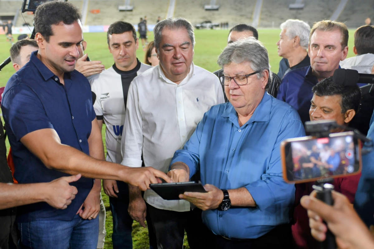 João Azevêdo destacou a importância do sistema de iluminação do Amigão