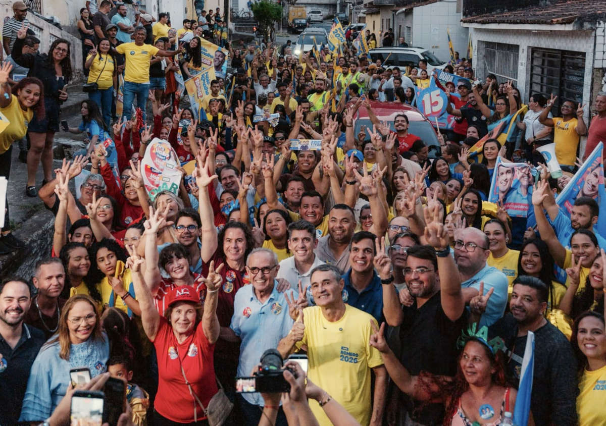 Cícero arrasta multidão em Campina Grande
