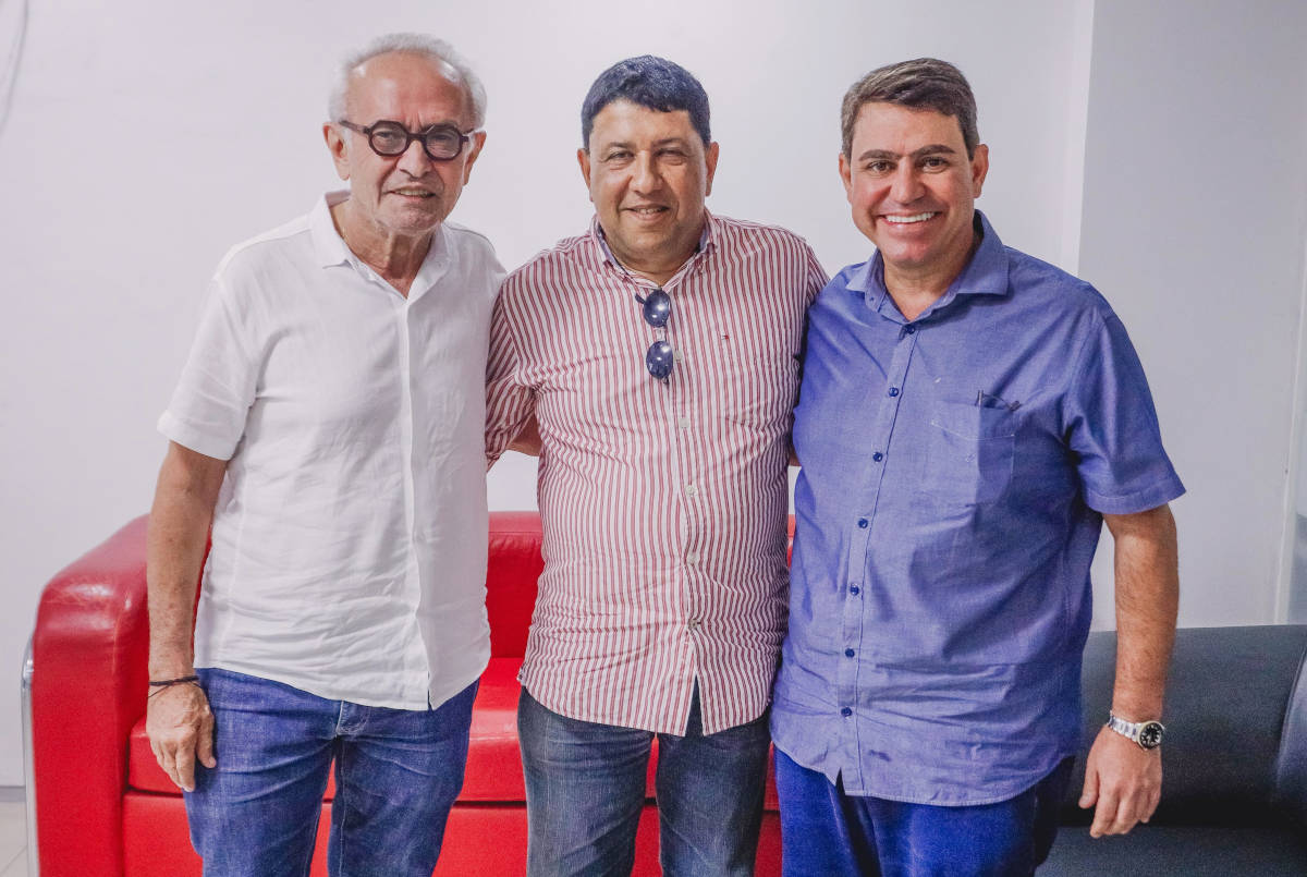 “Sempre apoiei Cícero, desde a época do PSDB", disse Djalminha (centro)
