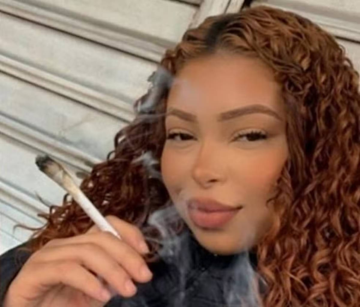 Penélope, apelidada de 'musa do crime' e Japinha do CV, ostentava armas nas redes