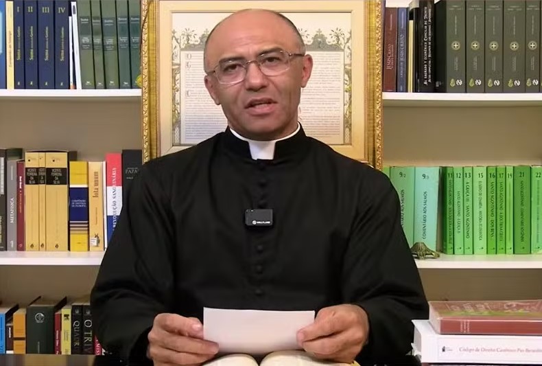 Padre Françoá Rodrigues Figueiredo Costa integra grupo tradicionalista que rejeita avanços promovidos pelo Vaticano