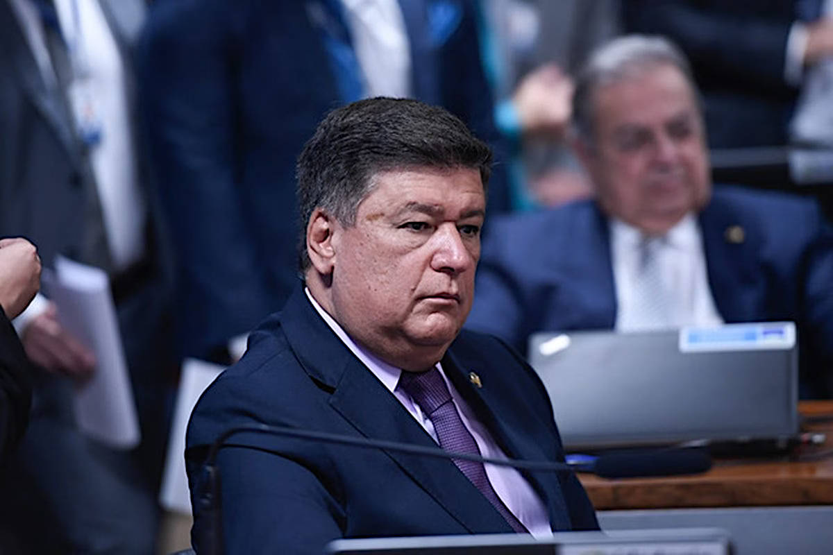Carlos Viana foi escolhido por 17 votos a 14