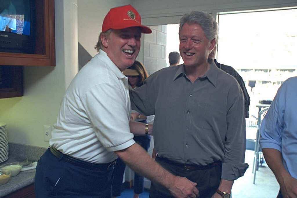 Trump e Clinton eram próximos nos anos 2000