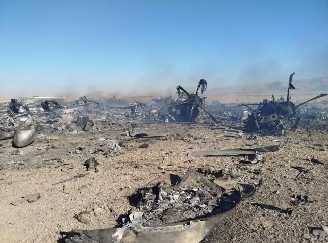 Destroços em Isfahan, no Irã, do que seriam de aeronaves militares dos EUA