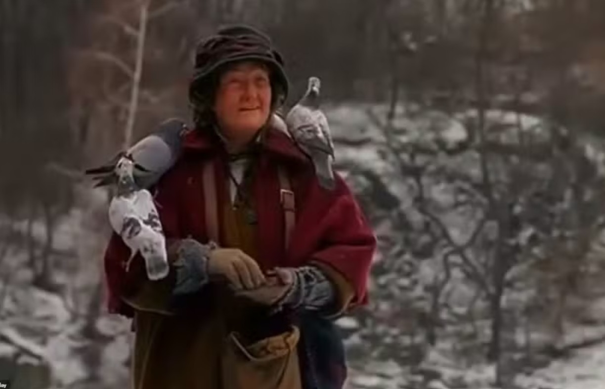 Brenda Fricker em “Esqueceram de Mim 2”