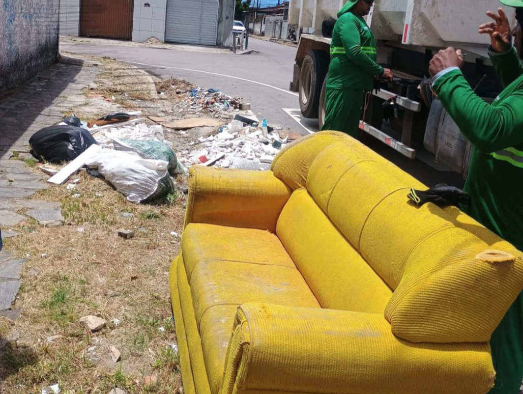 Iniciativa coordenada pela Emlur emprega frota pesada para desmobilizar pontos viciados de entulho e vegetação