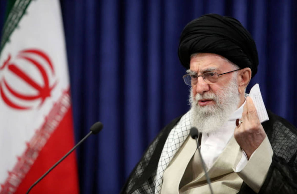 Líder supremo do Irã, Ali Khamenei, advertiu que o país pode atacar bases militares dos Estados Unidos 