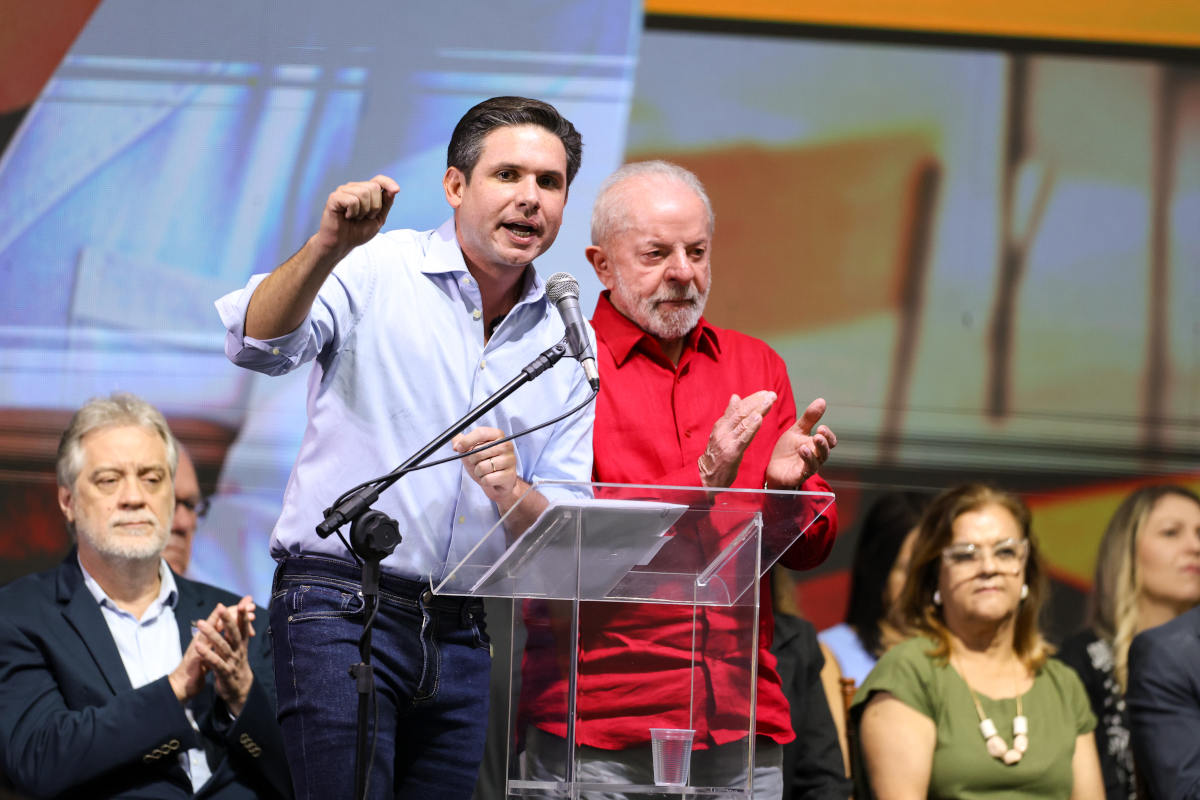 Plateia entoou gritos de “sem anistia” logo no início da fala de Hugo Motta