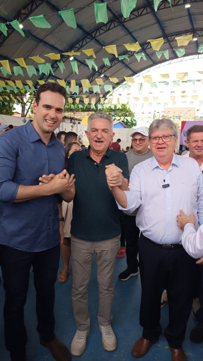 João Gonçalves (ao centro) classificou o momento como um marco para a mobilidade para a região