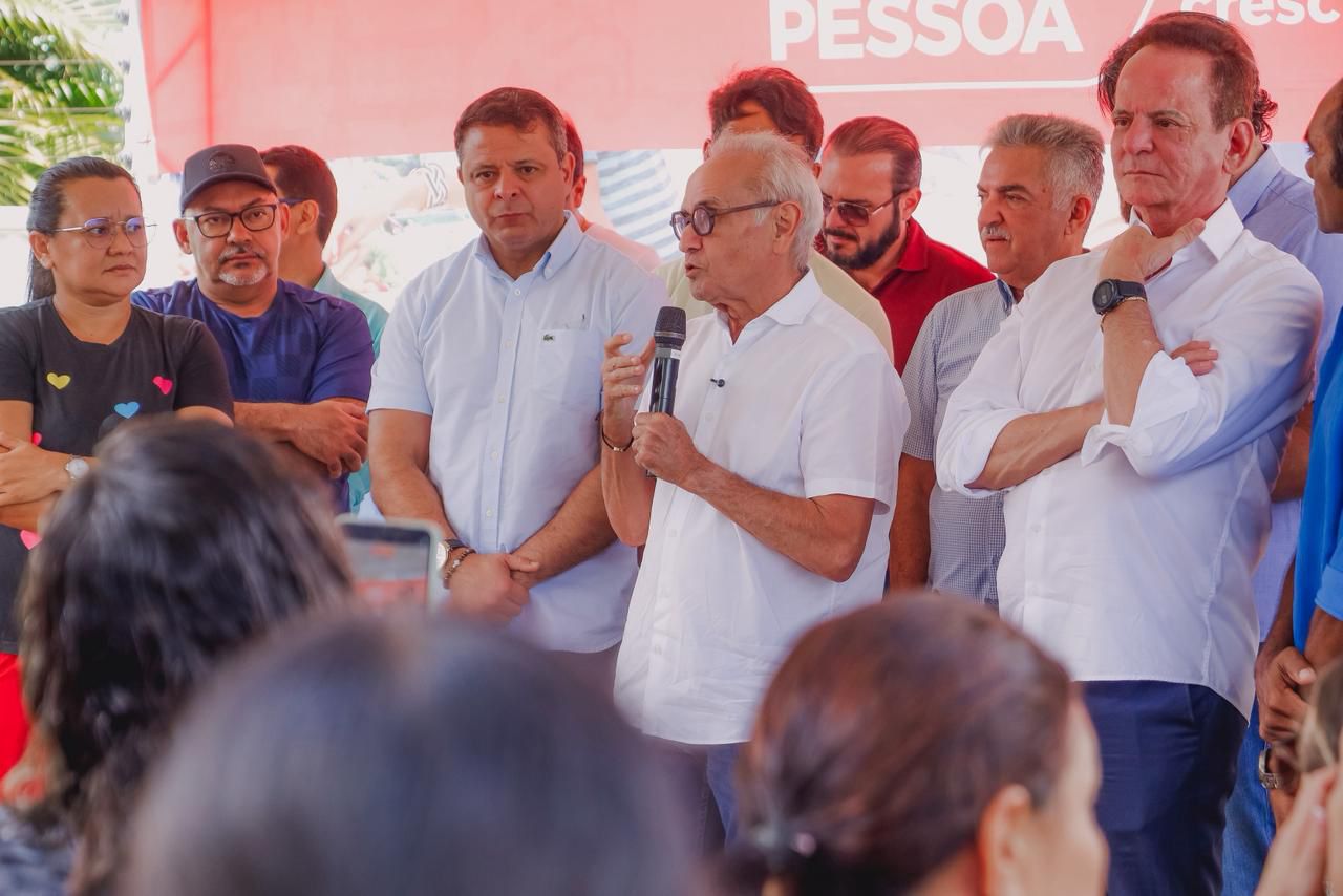 "É com grande satisfação que observamos o significativo avanço na concretização da meta de pavimentação integral do Município", disse o prefeito Cícero Lucena