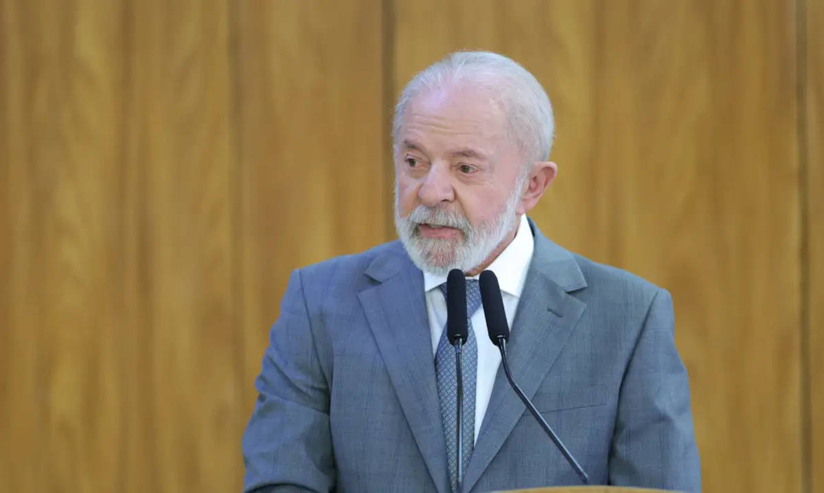 "Vamos ter que proteger [o setor produtivo], vamos ter que procurar outros parceiros para comprar nossos produtos", disse o presidente Lula