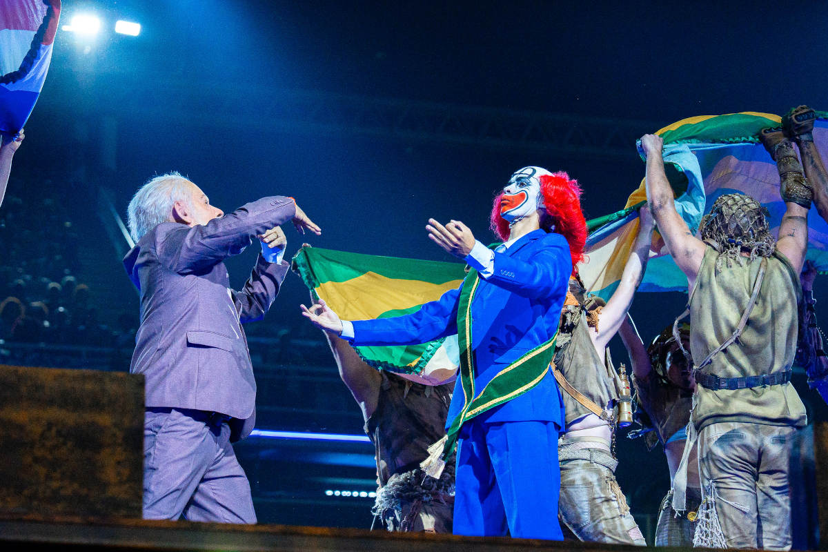 Desfile da escola de samba Acadêmicos de Niterói homenageou o presidente Lula