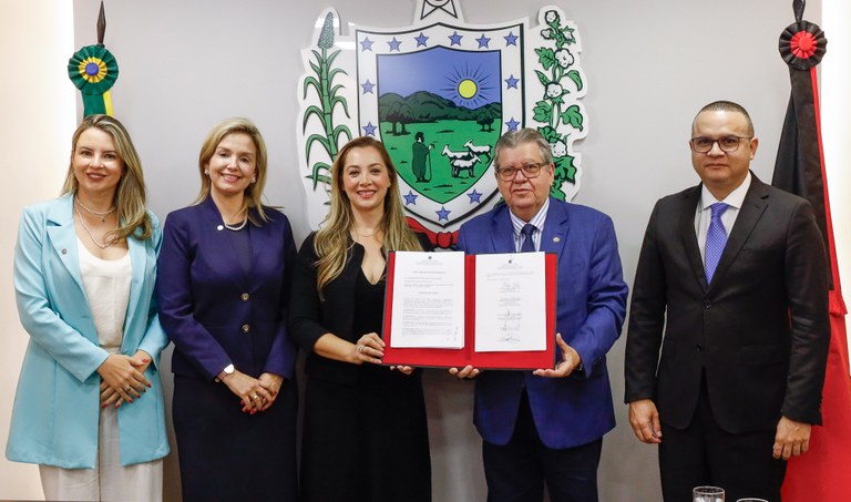 Governador ressaltou o ganho real para a Educação, o que representa uma grande vitória para o ensino público estadual