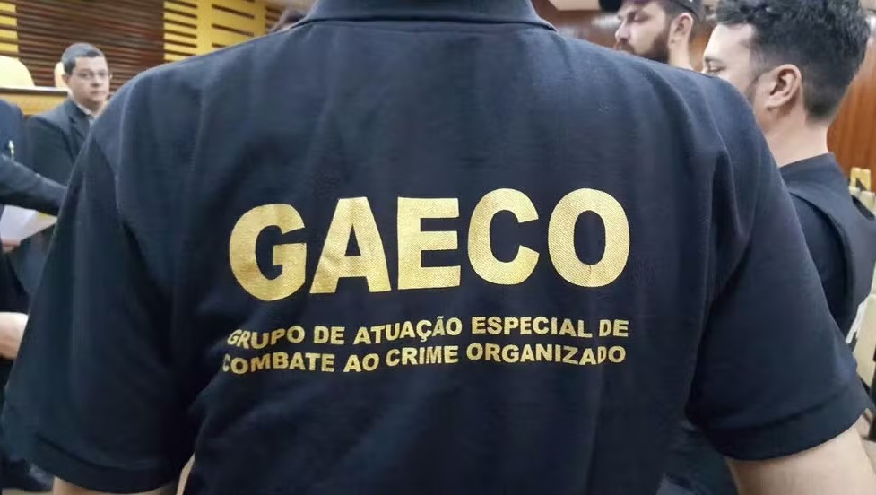 Investigações apontam que operadores recebiam dinheiro em espécie de origem ilícita e realizavam transferências por meio de contas de pessoas jurídicas de fachada