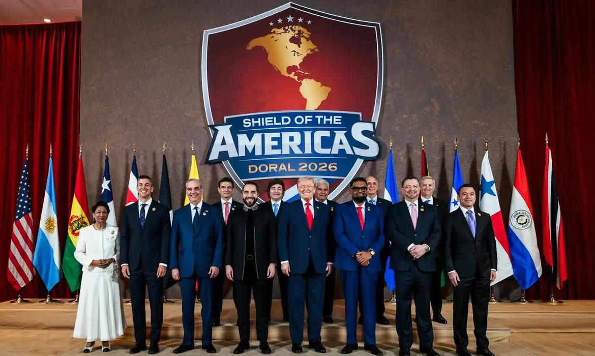 Objetivo declarado é combater os cartéis de drogas na região e afastar influências de “adversários” de Washington