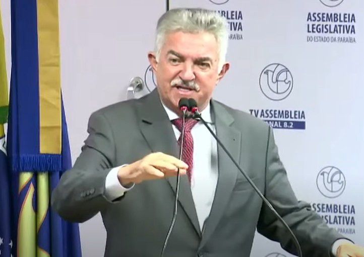 João Gonçalves também parabenizou o prefeito Cícero Lucena, pela passagem de seu aniversário e pelo trabalho à frente da Prefeitura de João Pessoa 