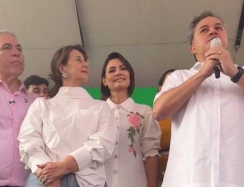 Efraim Filho (à direita) foi lançado candidato a governador pela ex-primeira-dama Michelle Bolsonaro