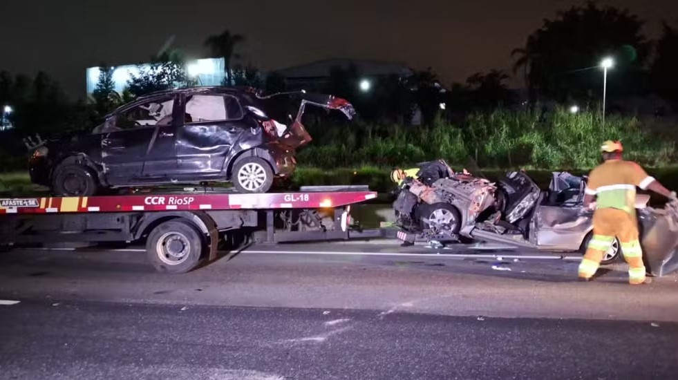 Acidente aconteceu por volta das 21h, no km 143 da pista sentido São Paulo