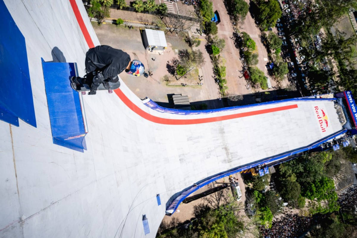 Desde a sua construção, o Caff é visto por skatistas como “a rampa perfeita” por sua fachada curva, semelhante a um half-pipe