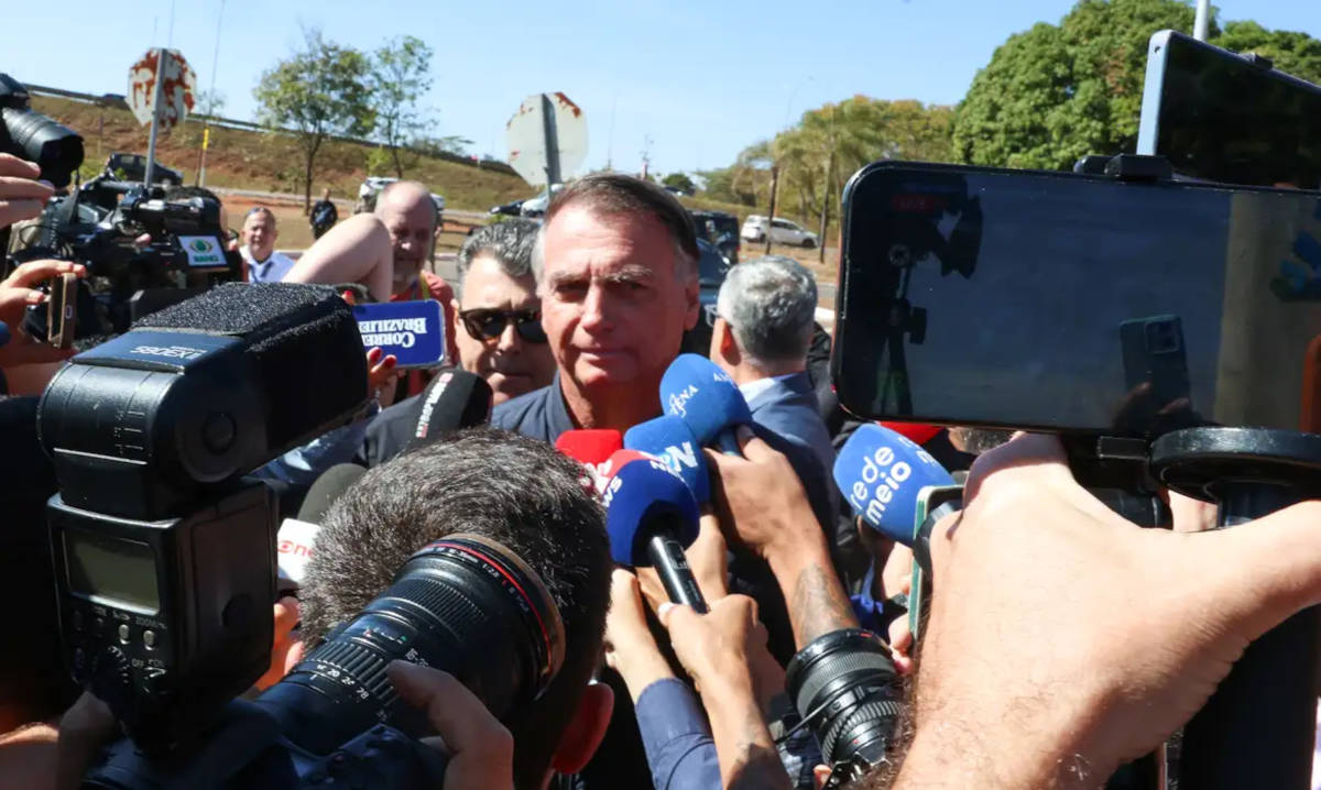 Medidas cautelares em análise estão diretamente vinculadas às investigações sobre possível obstrução de Justiça e coação por parte de Bolsonaro no curso do processo relativo ao plano golpista