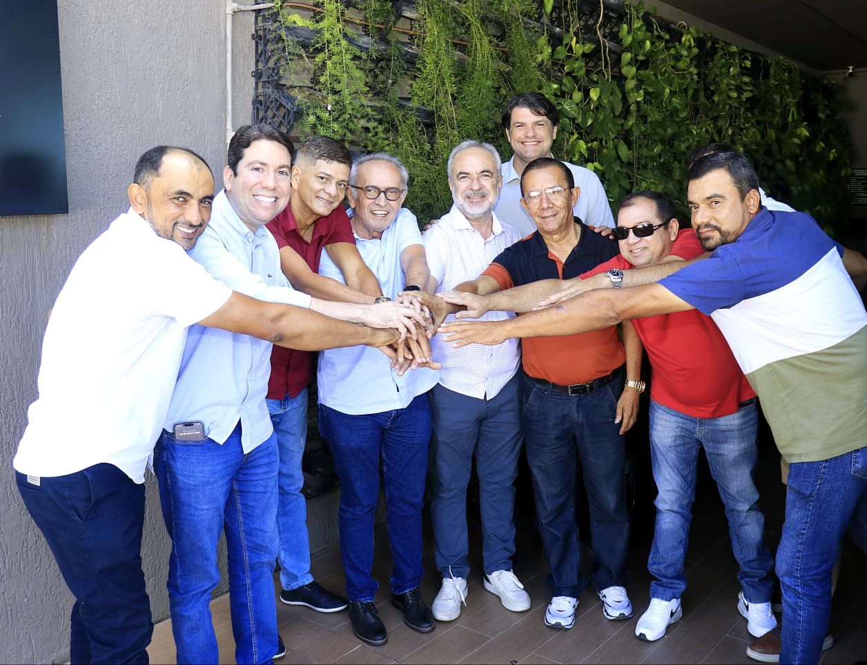 Cícero agradeceu a confiança do grupo e reafirmou seu compromisso com o desenvolvimento de Taperoá e de todo o Estado