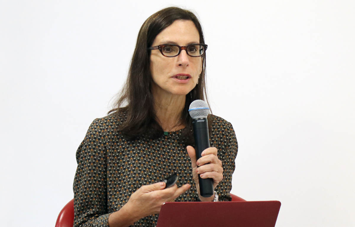 Lilia Schwarcz define a branquitude como um sistema enraizado de privilégios materiais e simbólicos