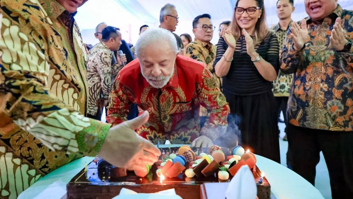 Presidente Lula em comemoração pelo seu aniversário durante viagem à Indonésia