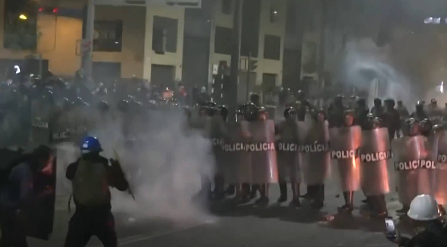 Protestos têm gerado confrontos entre manifestantes e policiais em várias regiões de Lima