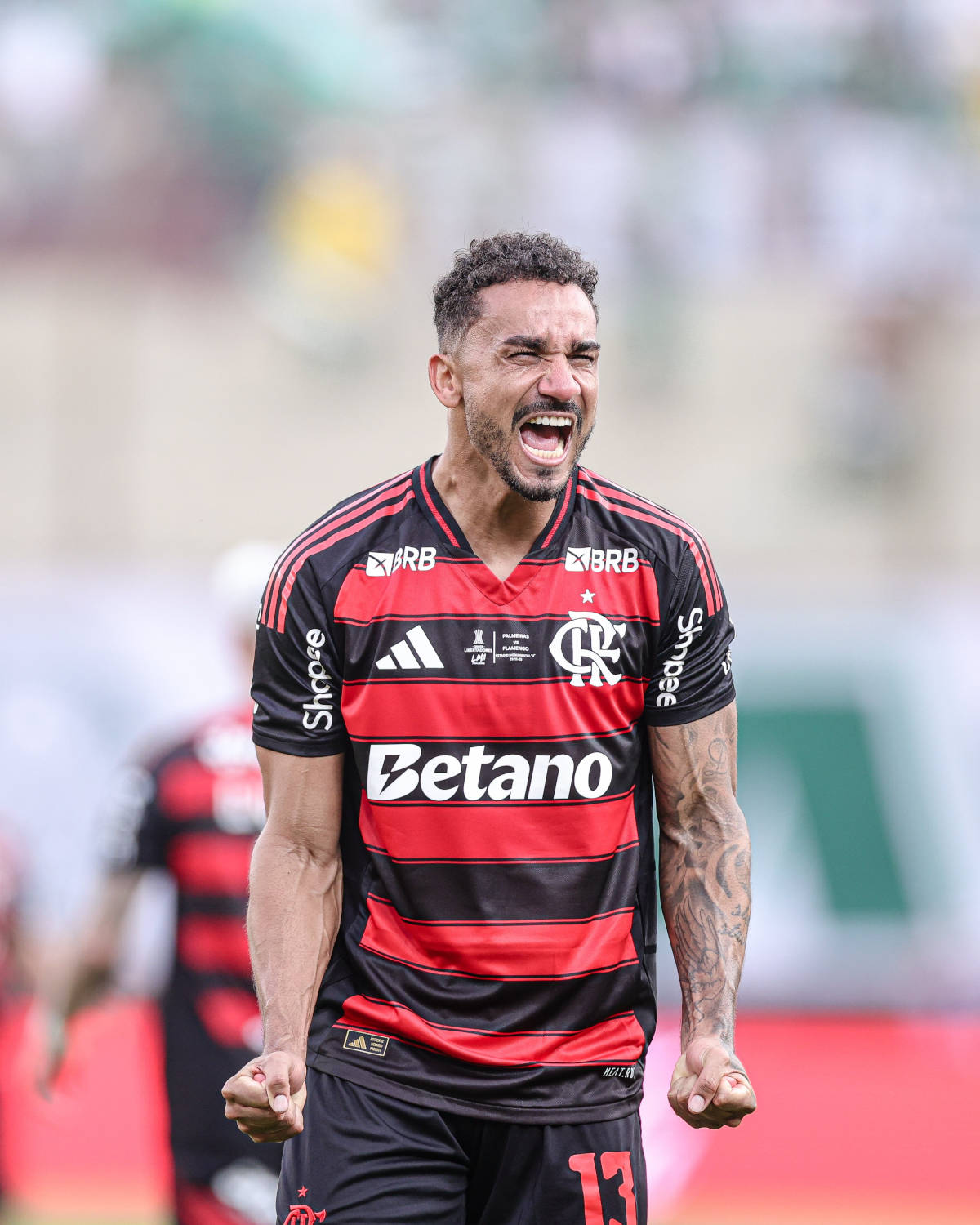 Camisa 13 do Flamengo, Danilo comemora o gol que garantiu o título da Libertadores