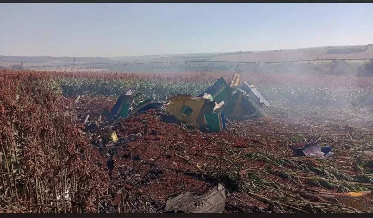 Piloto conseguiu ejetar-se com segurança antes da queda da aeronave em área desabitada 