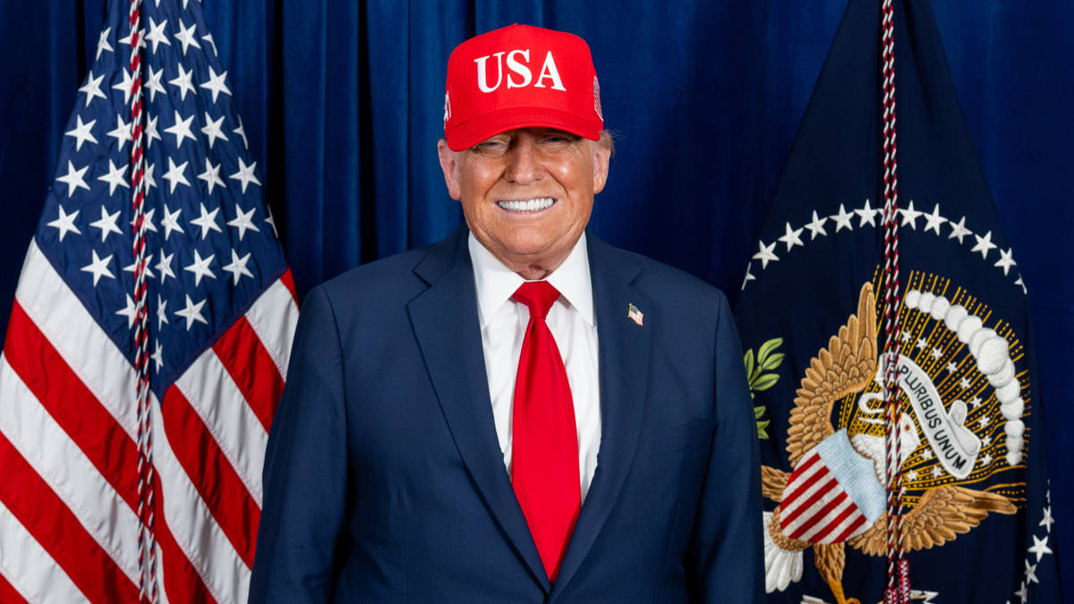 Donald Trump citou o ex-presidente Jair Bolsonaro para justificar a sobretaxa ao Brasil