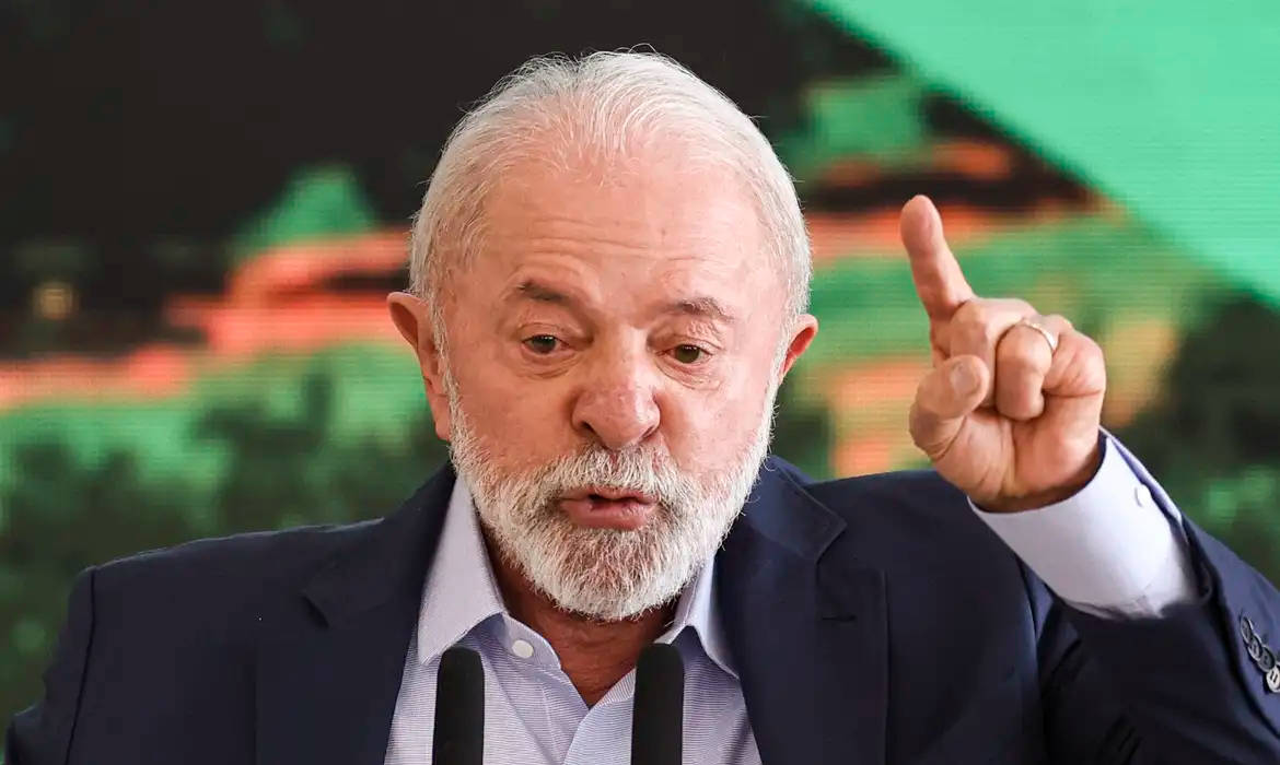 "Nós temos que cortar em quem tem gordura", disse o presidente Lula 