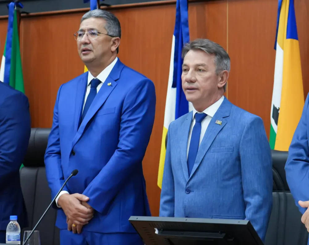 Edilson Damião e Antonio Denarium durante posse na Assembleia Legislativa de Roraima