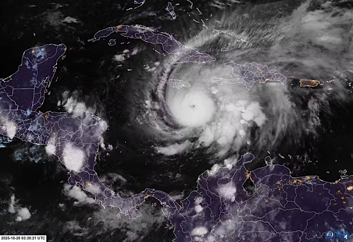 Imagem de satélite mostra furacão Melissa sobre o mar do Caribe