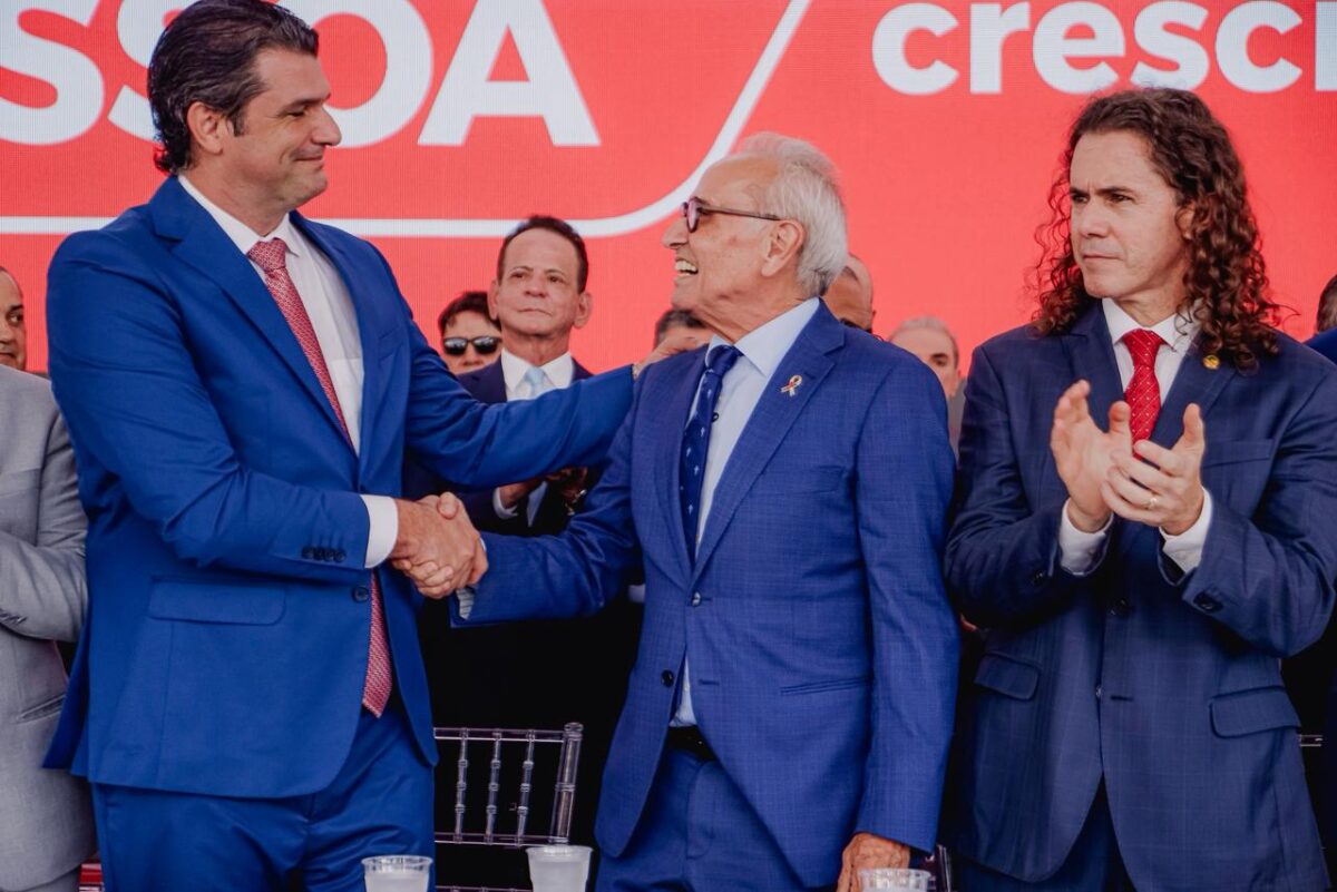 "Leo, mantenha o choque de gestão, o cuidado com a cidade e o coração aberto para ouvir as pessoas" disse Cícero