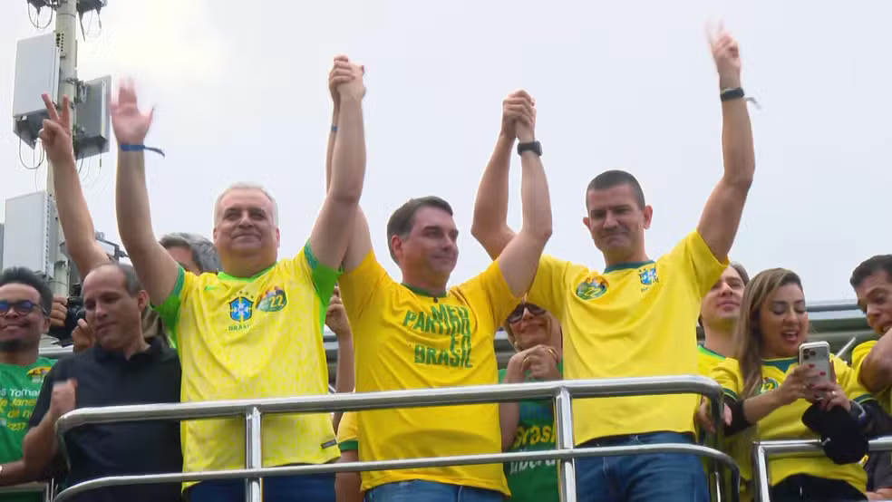 Flávio defendeu o pai, o ex-presidente Jair Bolsonaro, atualmente em prisão domiciliar