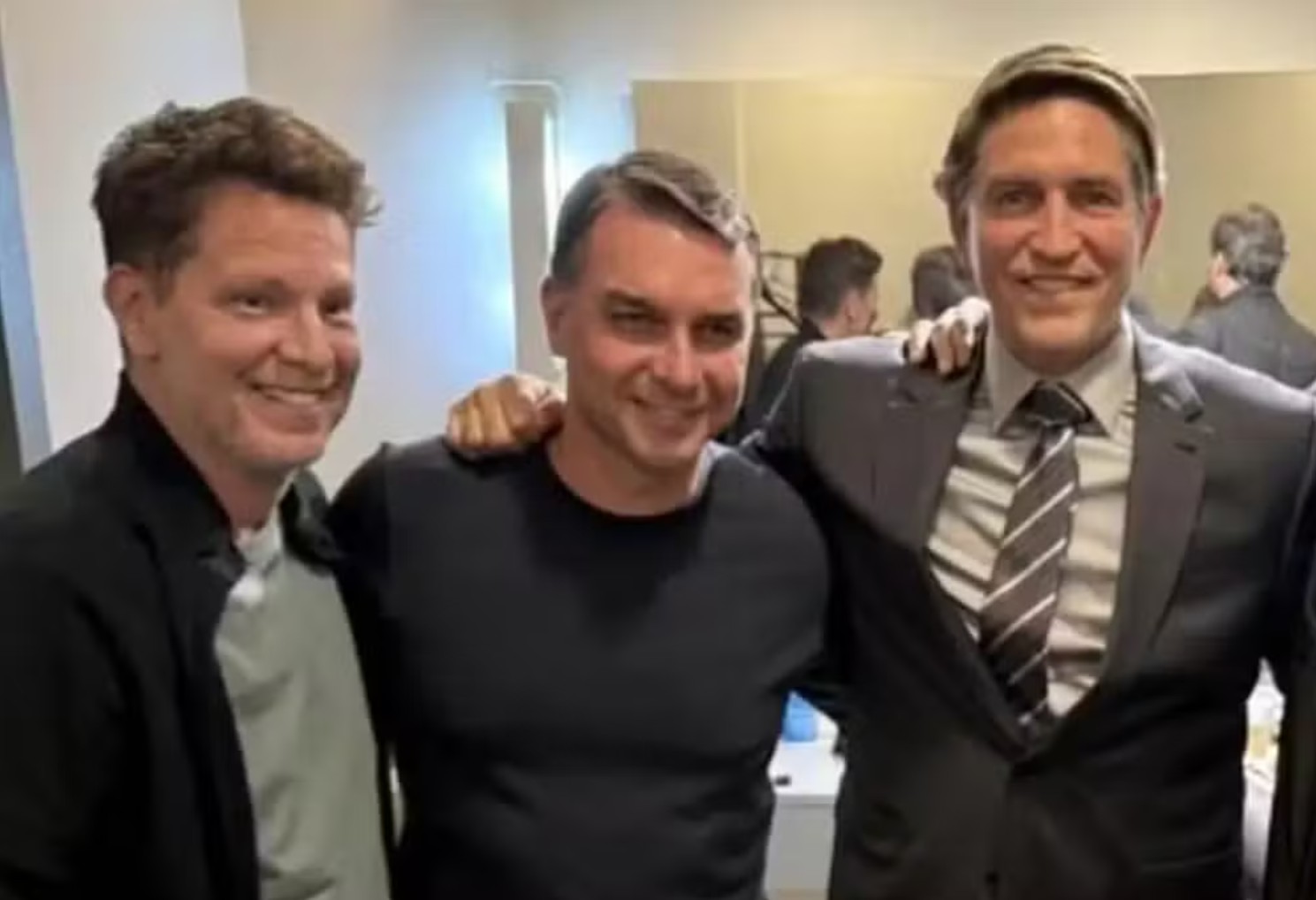 Mário Frias, Flávio Bolsonaro e o ator Jim Caviezel
