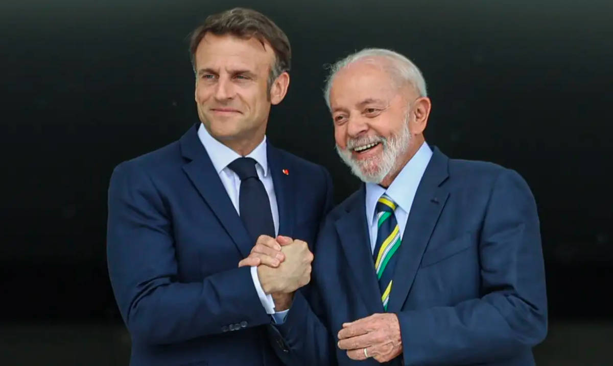 Declaração de Lula (à direita) foi dada após reunião com o presidente da França, Emmanuel Macron
