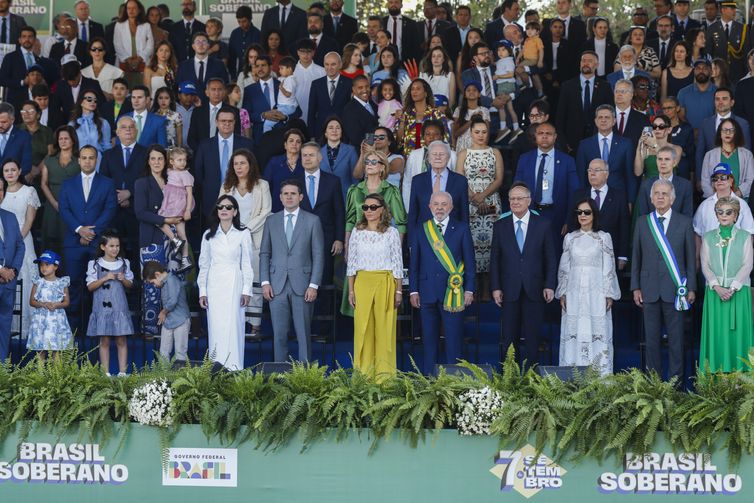 Acompanharam o evento o vice-presidente Geraldo Alckmin, o presidente da Câmara, Hugo Motta, e a maioria dos ministros do governo federal