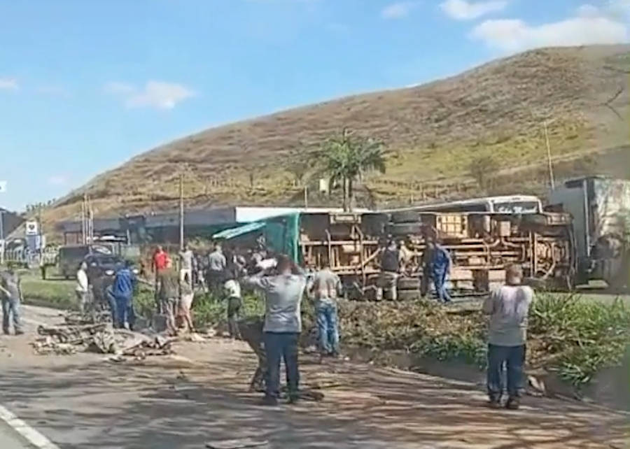 Trânsito na BR-040 foi totalmente desviado no sentido Rio de Janeiro