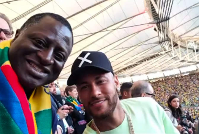 Deputado federal Hélio Lopes ao lado do jogador Neymar 