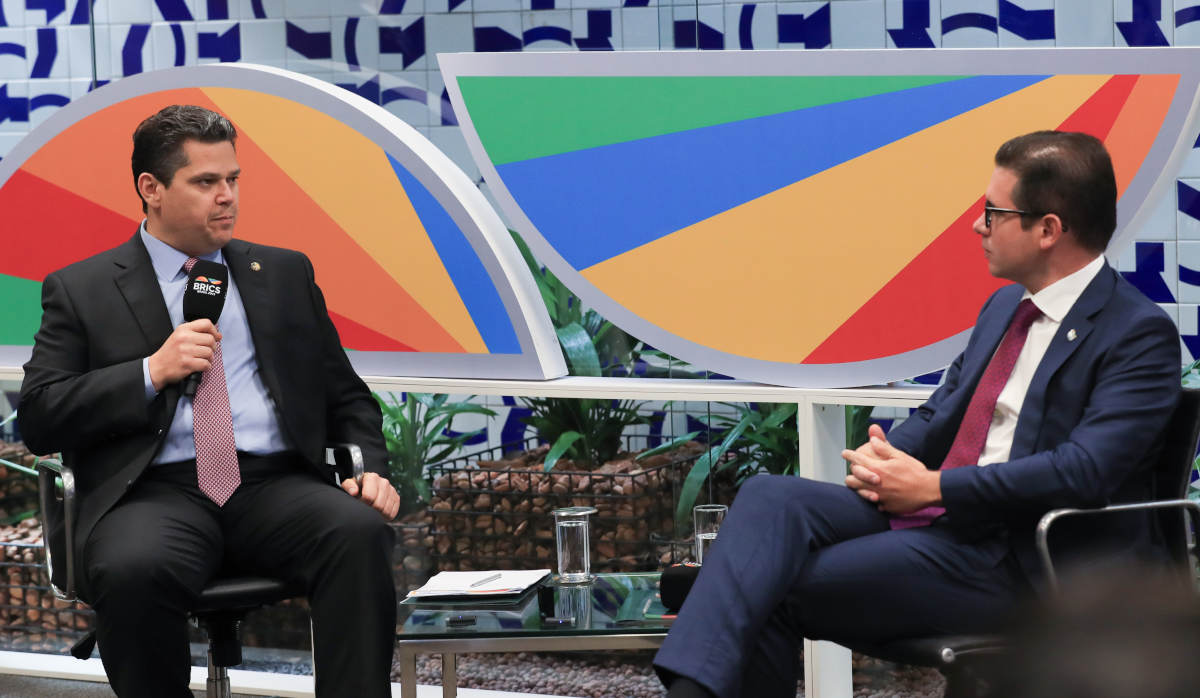 Davi Alcolumbre e Hugo Motta não abrem mão das emendas parlamentares