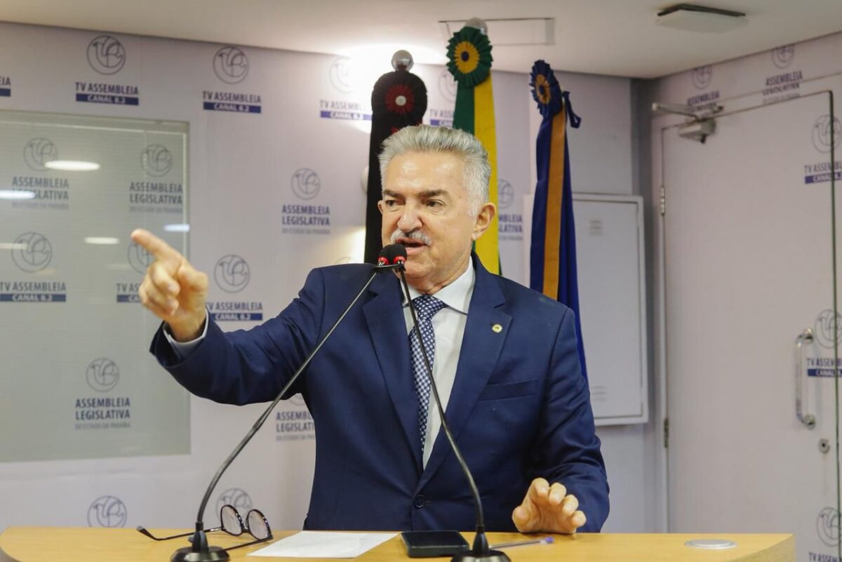 "Eu vou trazer óleo de peroba e uma flanela na próxima sessão", disse o deputado João Gonçalves 
