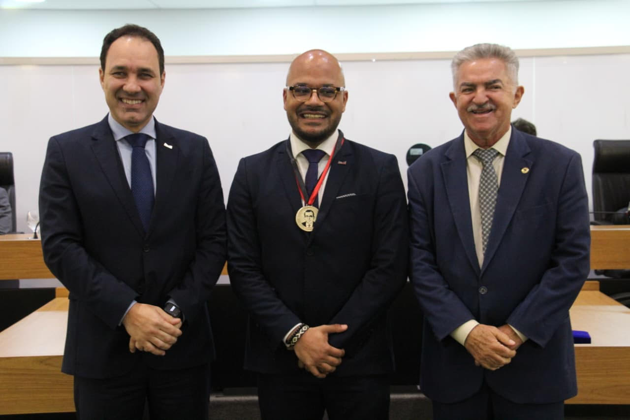 João Gonçalves (à direita) destacou a relevância de celebrar a história de Richardisson