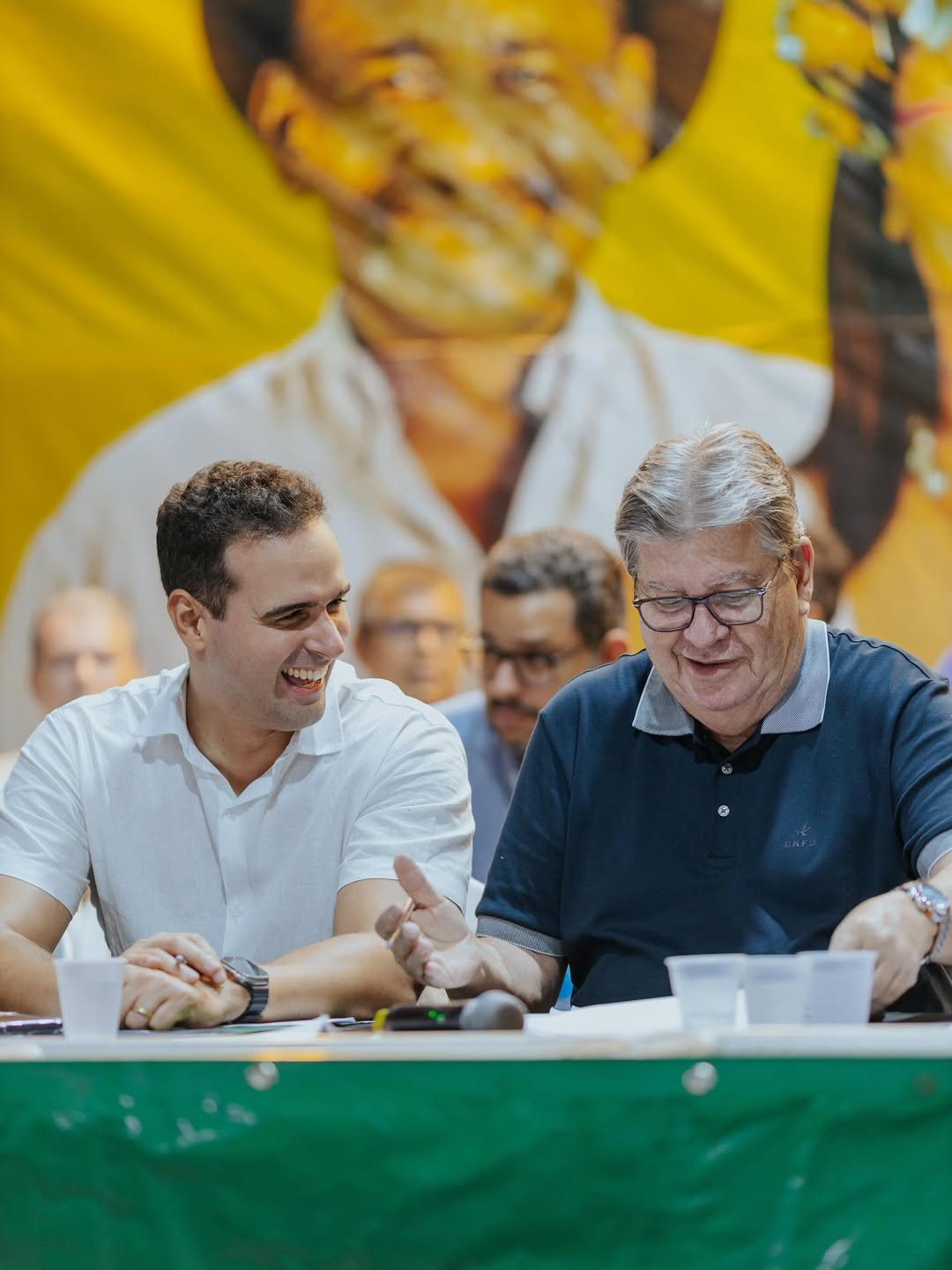 Vice-governador Lucas Ribeiro ao lado do governador João Azevêdo 