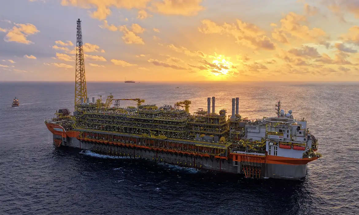 Petrobras receberá R$ 1 por litro de diesel "A" rodoviário por 30 dias, prorrogáveis por igual prazo; valor vira desconto na venda às revendedoras