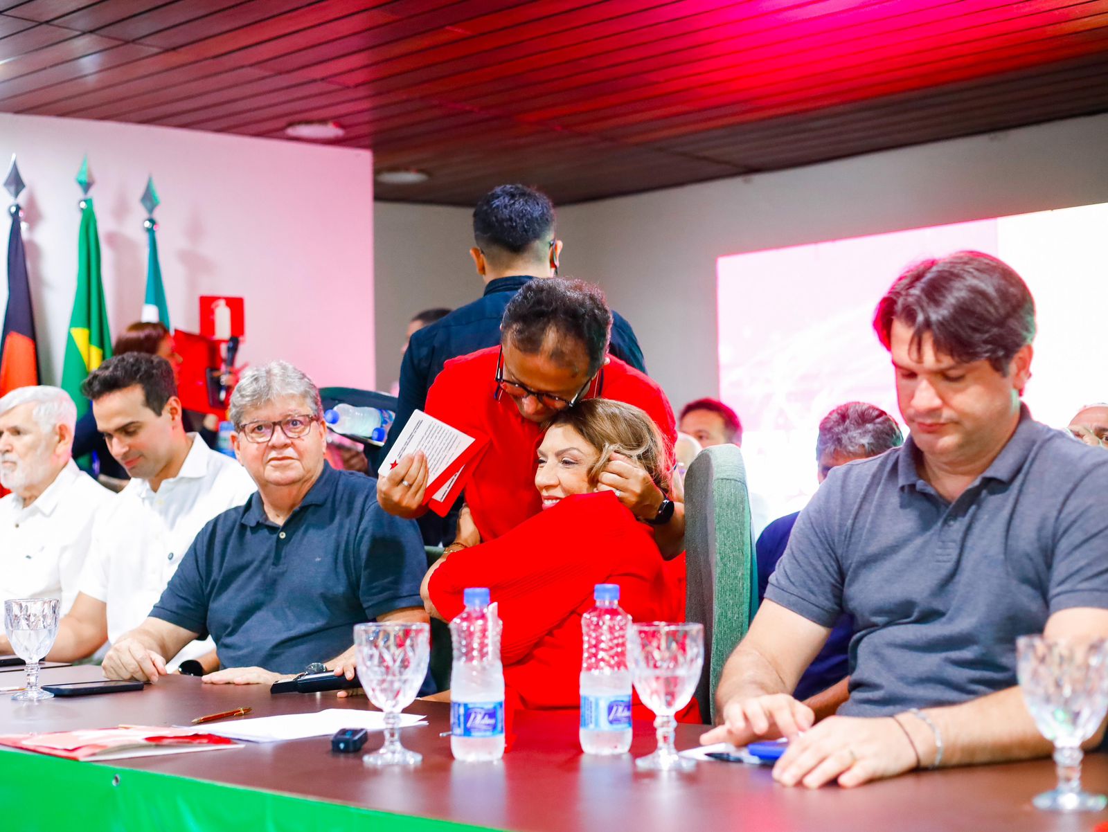 Ex-presidente Jackson Macedo passa o comando do partido para a deputada Cida Ramos