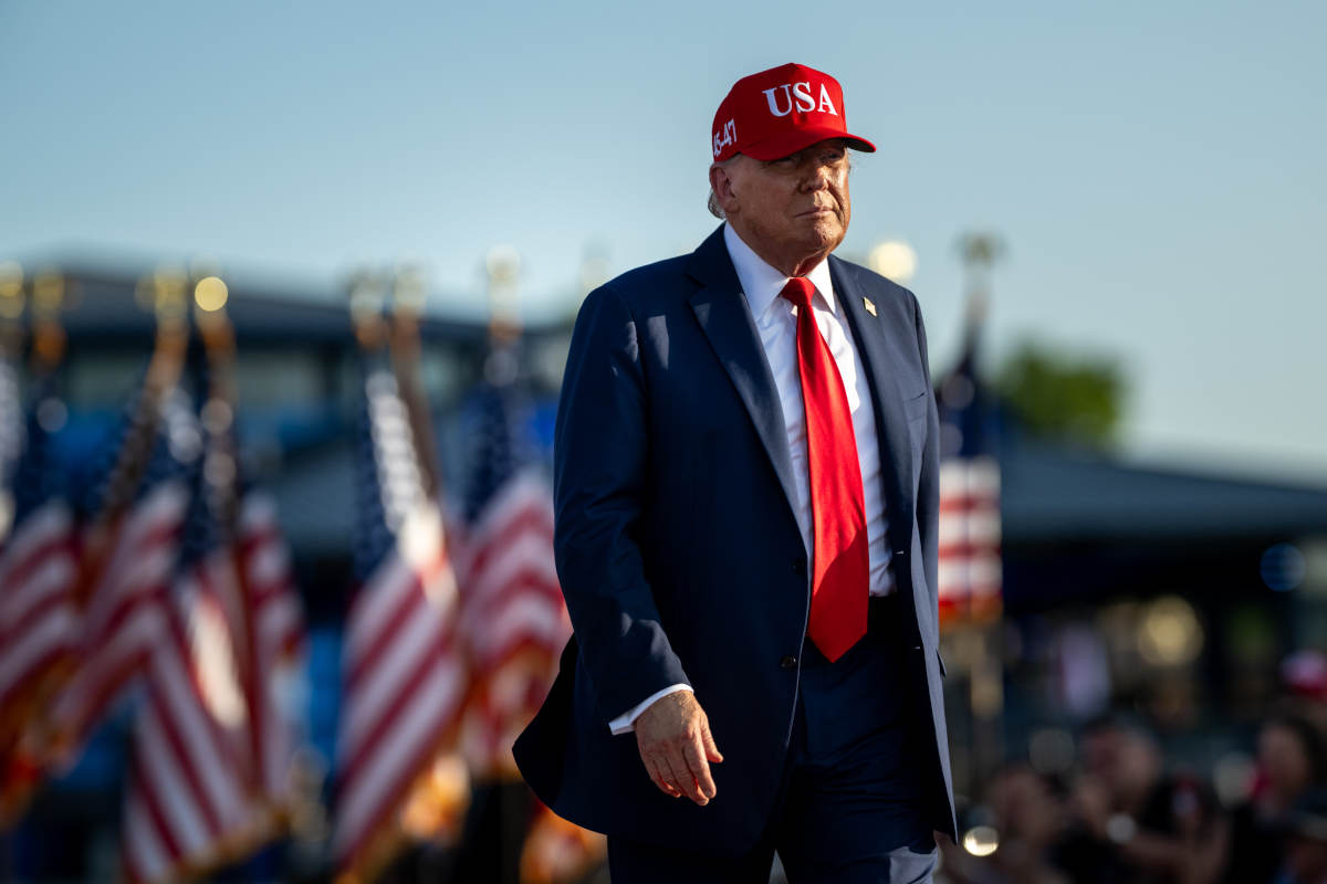 Donald Trump citou o ex-presidente Jair Bolsonaro para justificar a sobretaxa ao Brasil