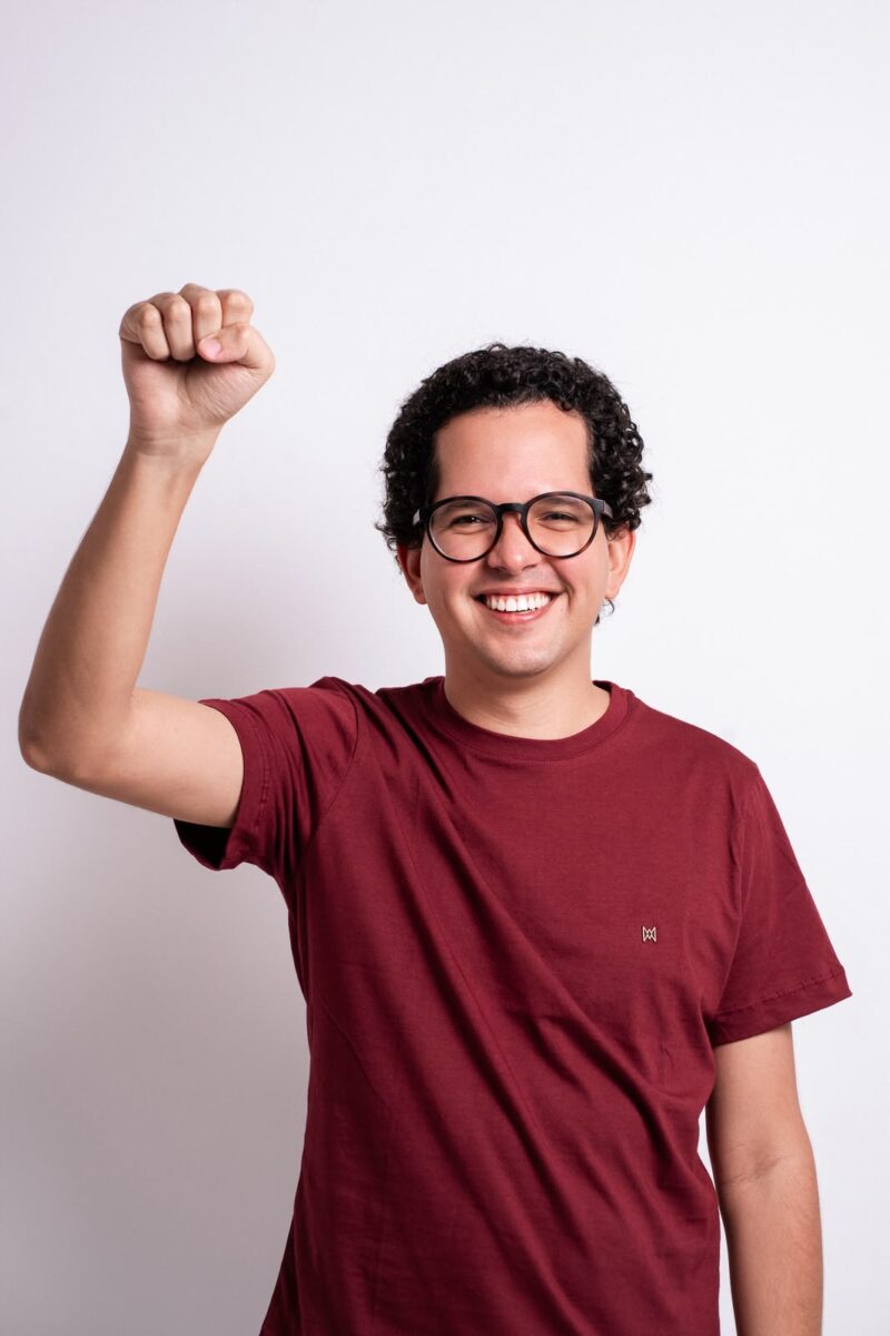 Pedro Matias iniciou sua trajetória política aos 16 anos, quando se filiou ao Partido dos Trabalhadores