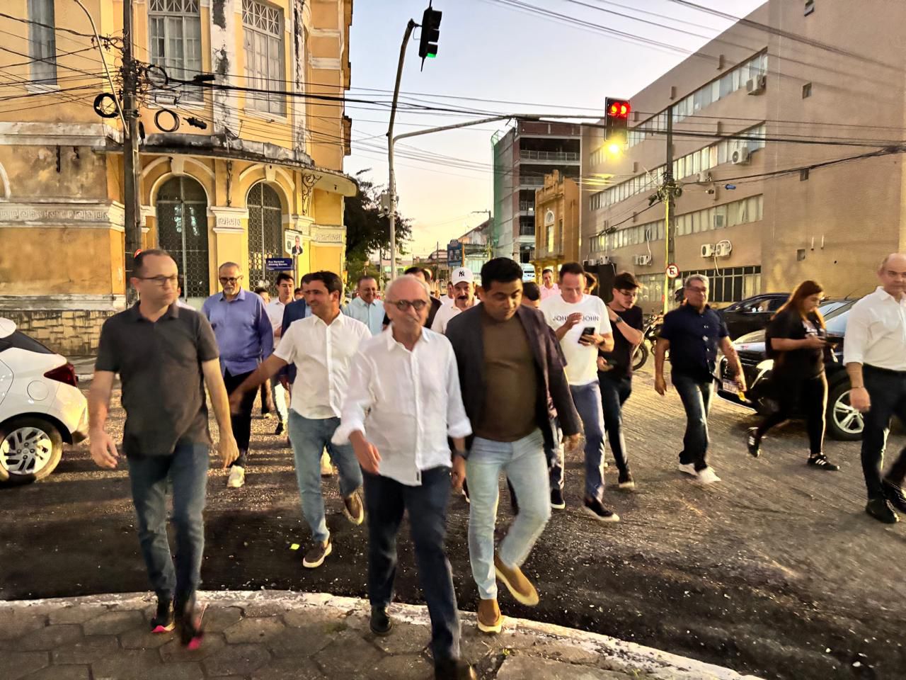 Grupo de vereadores acompanhou Cícero em caminhada da Câmara Municipal até o novo museu